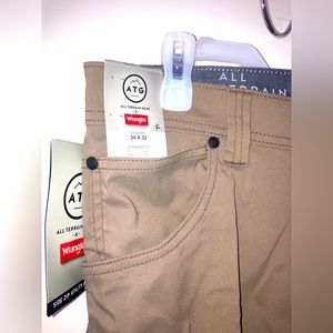 NWT Wrangler Lightweight Slim Straight Stretch Pants